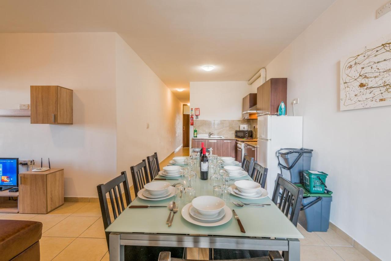 Seashells Apartments With Terrace, Just Off The Seafront In Bugibba - By Getawaysmalta Сейнт Полс Бей Екстериор снимка