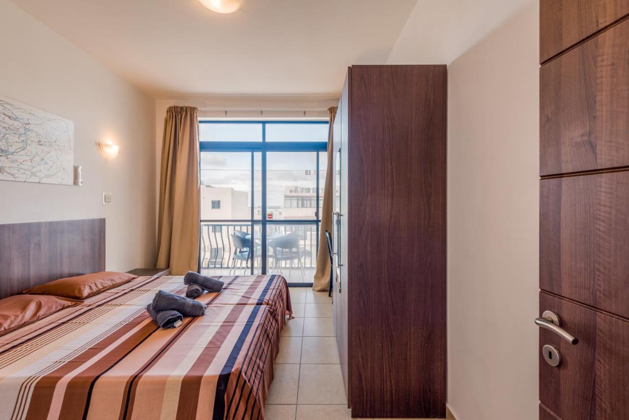 Seashells Apartments With Terrace, Just Off The Seafront In Bugibba - By Getawaysmalta Сейнт Полс Бей Екстериор снимка