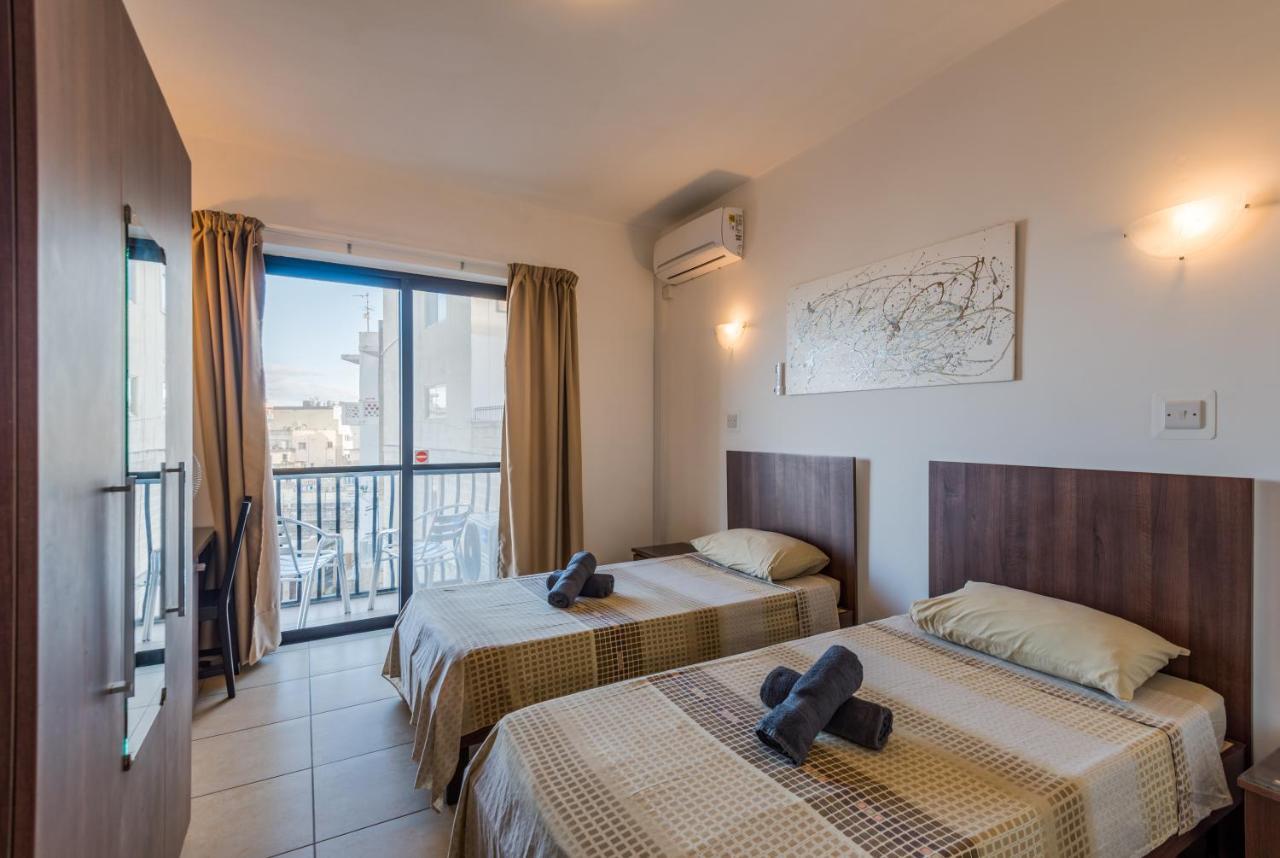 Seashells Apartments With Terrace, Just Off The Seafront In Bugibba - By Getawaysmalta Сейнт Полс Бей Екстериор снимка