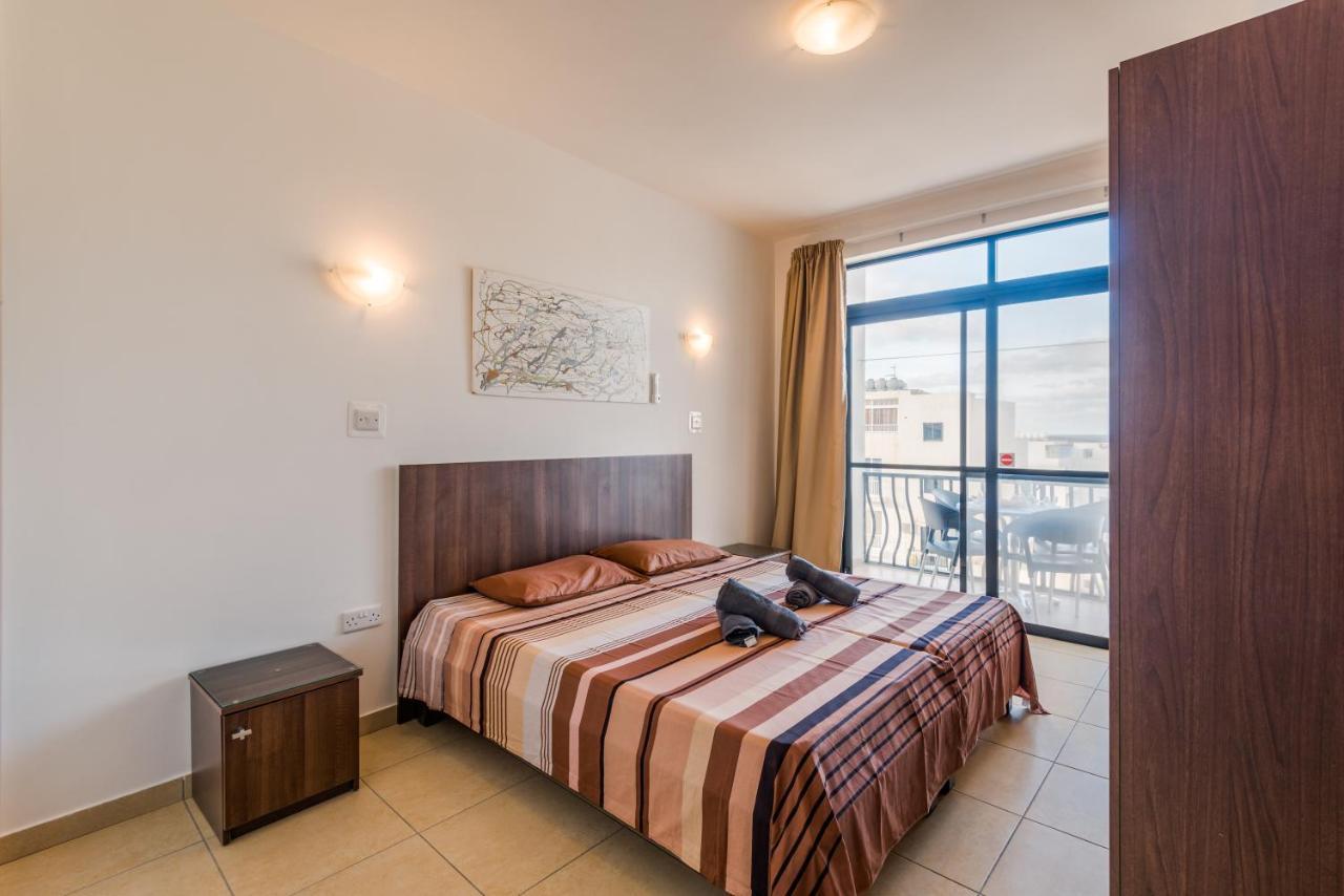 Seashells Apartments With Terrace, Just Off The Seafront In Bugibba - By Getawaysmalta Сейнт Полс Бей Екстериор снимка