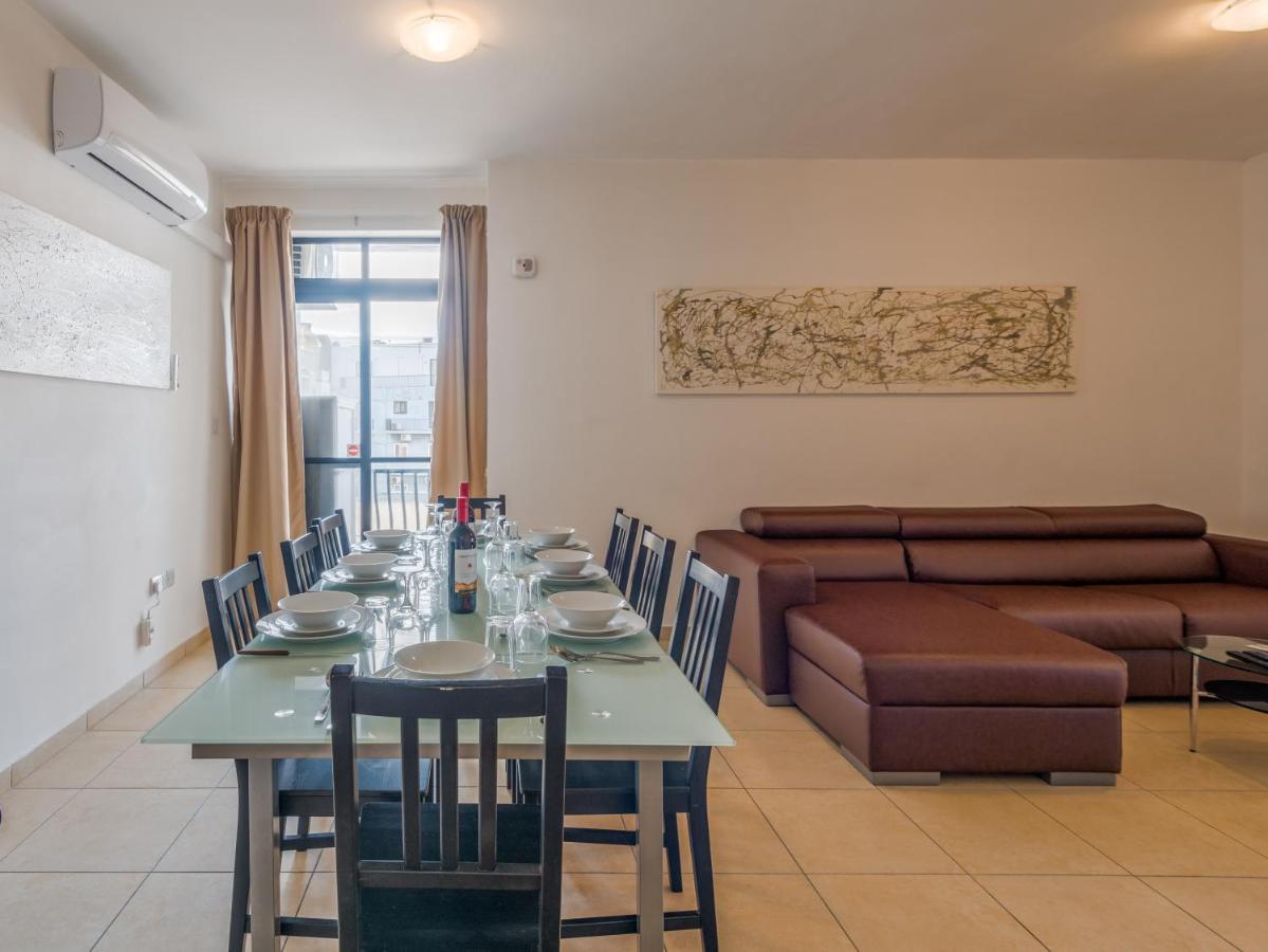 Seashells Apartments With Terrace, Just Off The Seafront In Bugibba - By Getawaysmalta Сейнт Полс Бей Екстериор снимка