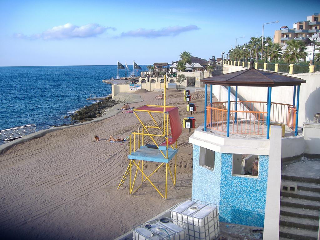 Seashells Apartments With Terrace, Just Off The Seafront In Bugibba - By Getawaysmalta Сейнт Полс Бей Стая снимка
