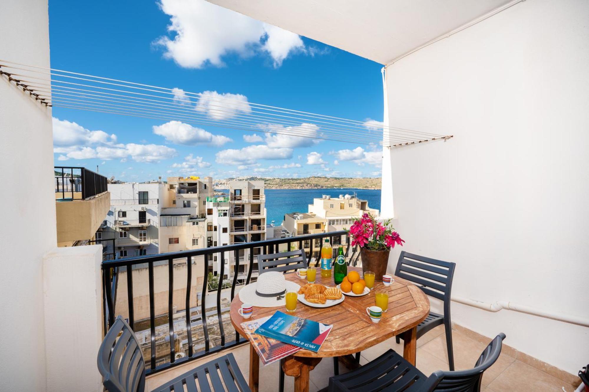 Seashells Apartments With Terrace, Just Off The Seafront In Bugibba - By Getawaysmalta Сейнт Полс Бей Екстериор снимка
