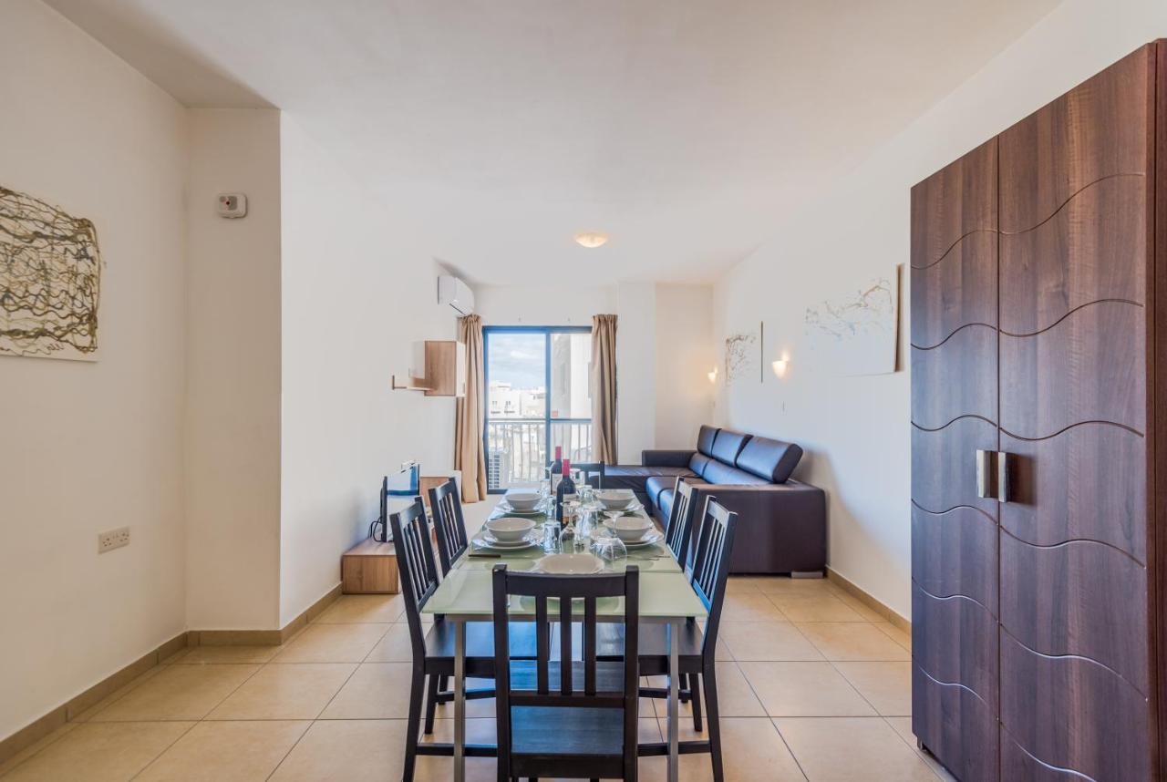 Seashells Apartments With Terrace, Just Off The Seafront In Bugibba - By Getawaysmalta Сейнт Полс Бей Екстериор снимка