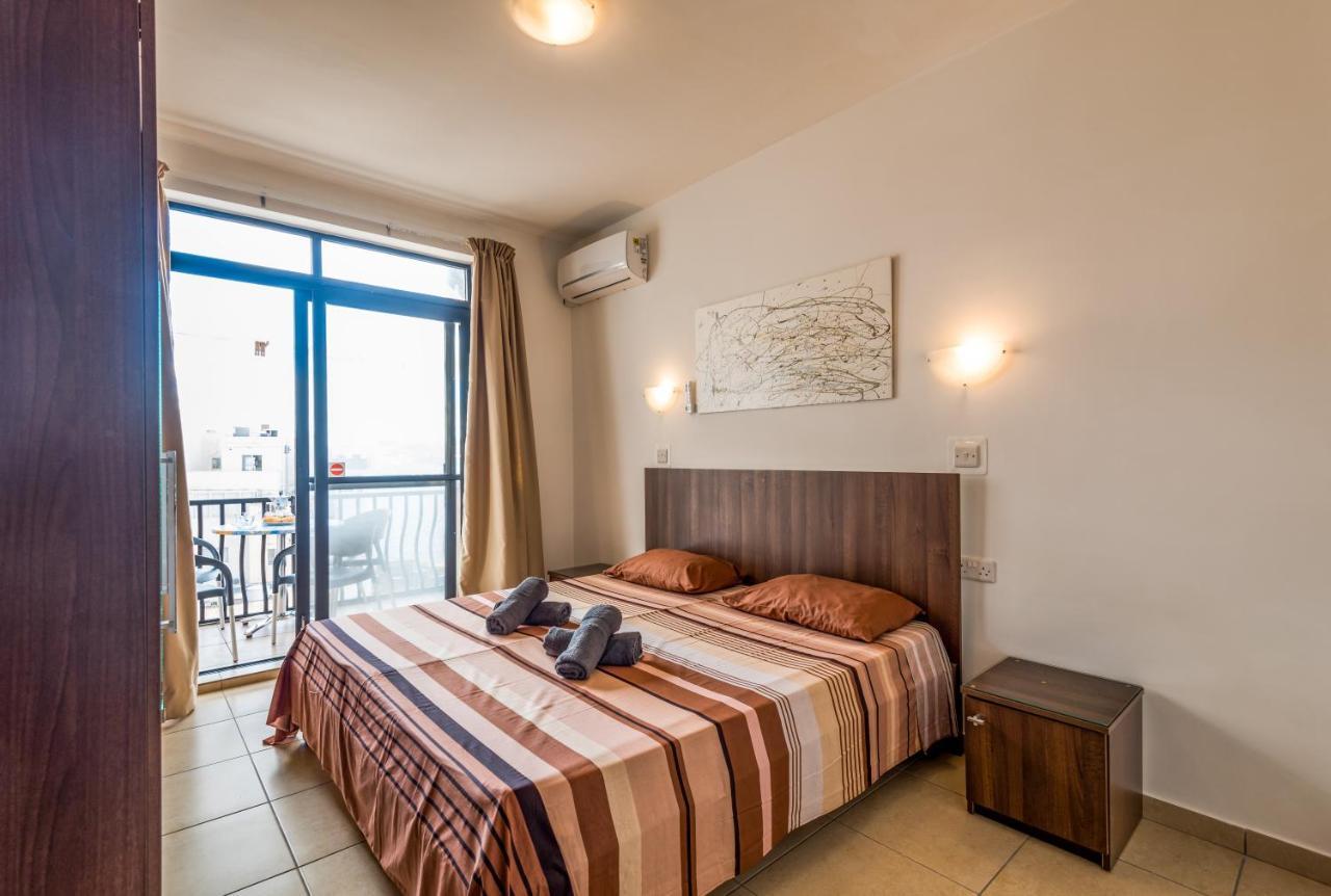 Seashells Apartments With Terrace, Just Off The Seafront In Bugibba - By Getawaysmalta Сейнт Полс Бей Екстериор снимка