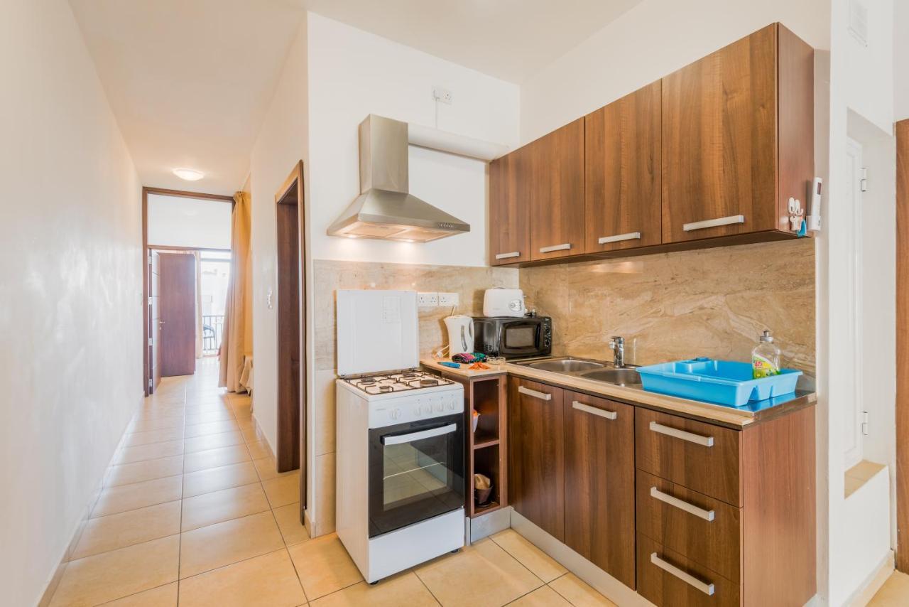 Seashells Apartments With Terrace, Just Off The Seafront In Bugibba - By Getawaysmalta Сейнт Полс Бей Екстериор снимка