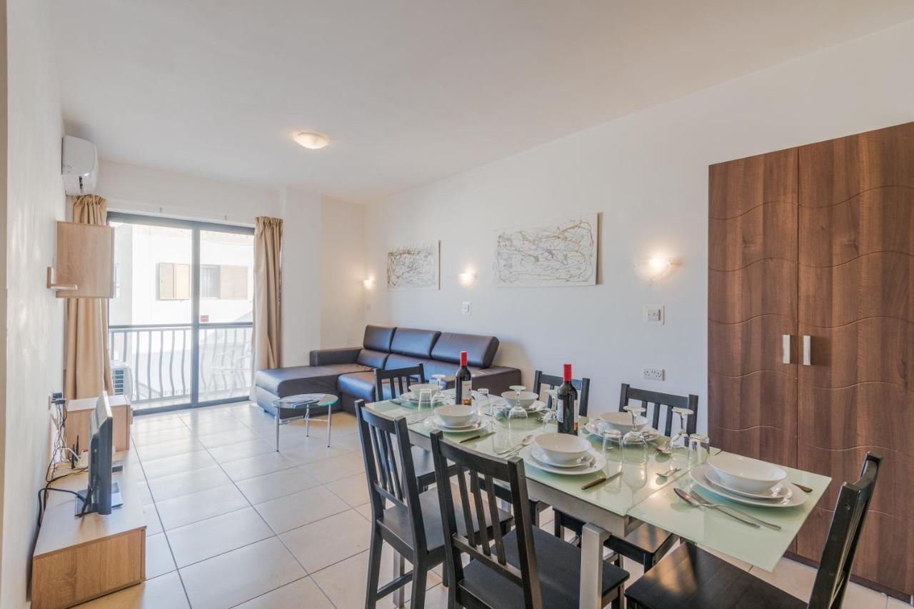 Seashells Apartments With Terrace, Just Off The Seafront In Bugibba - By Getawaysmalta Сейнт Полс Бей Екстериор снимка