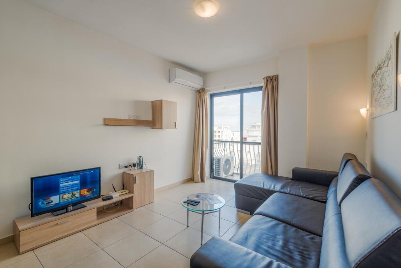 Seashells Apartments With Terrace, Just Off The Seafront In Bugibba - By Getawaysmalta Сейнт Полс Бей Екстериор снимка